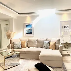 Little Townsuite Apartment